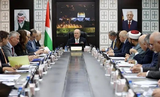 رئيس الوزراء وقرارات